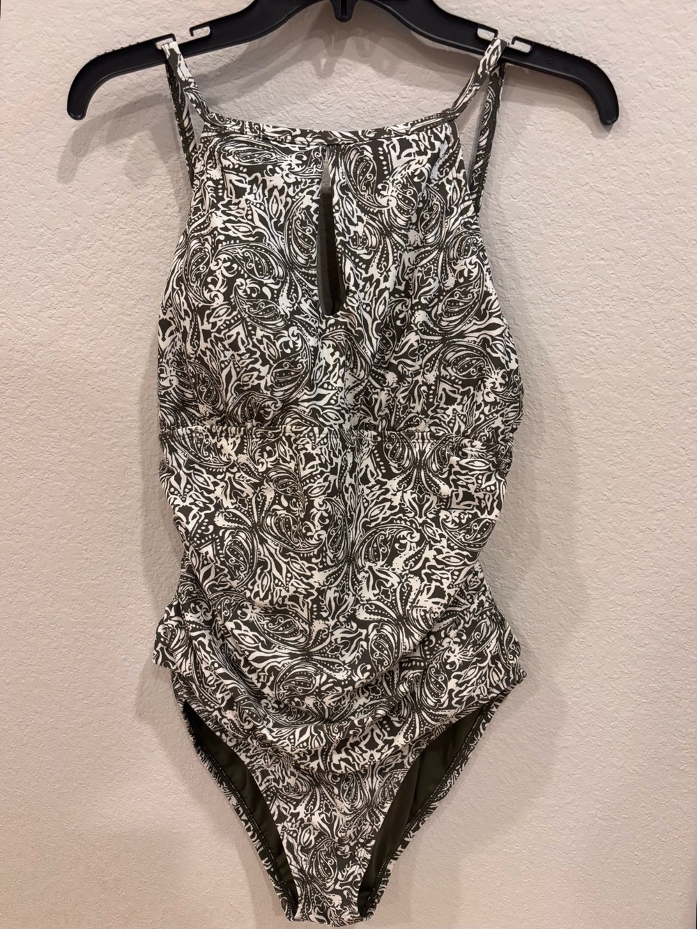 Ellen Tracy Women’s High Neck Keyhole One Piece Swimsuit Olive Green Size 14